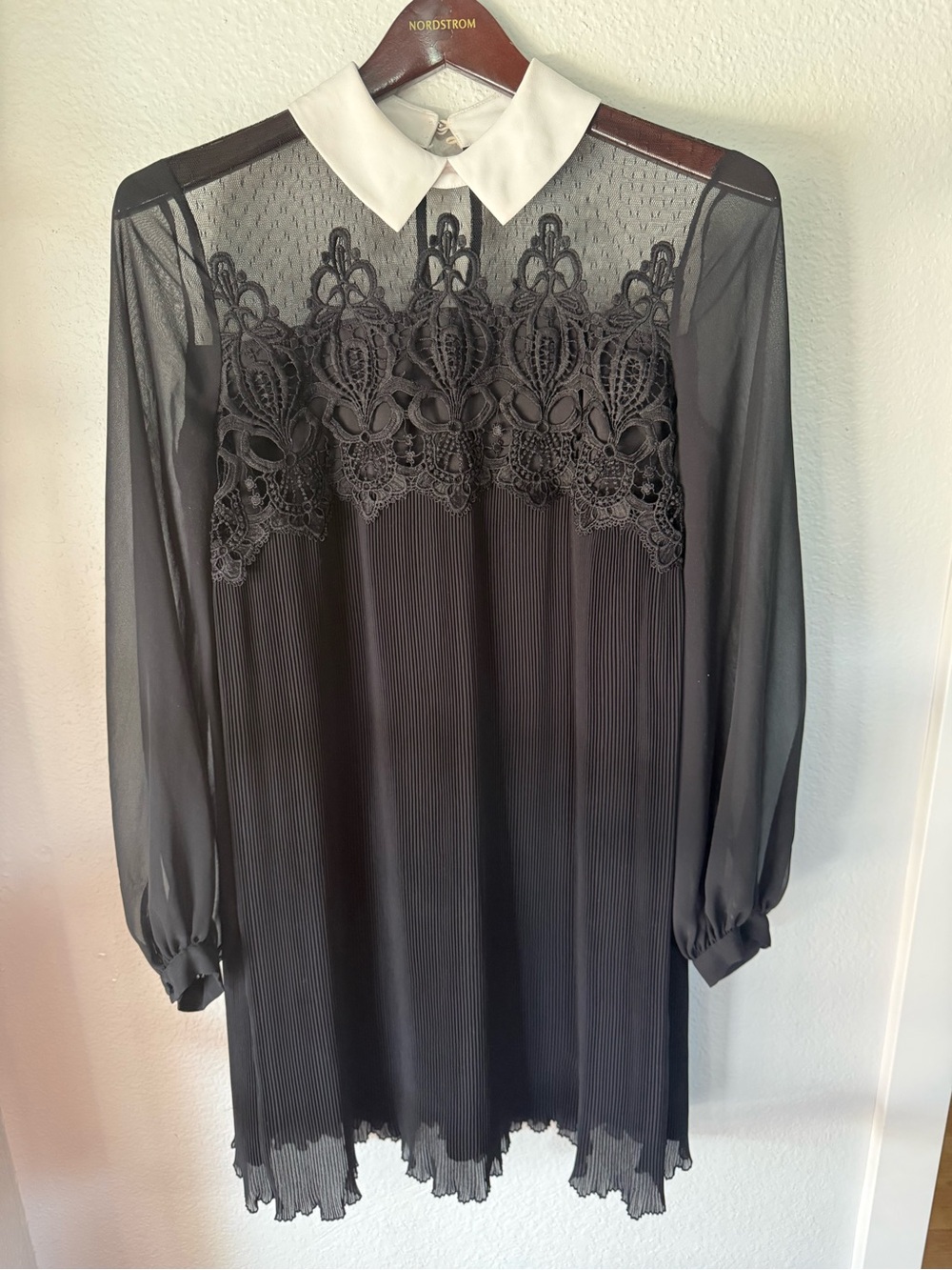 CeCe Black Lace & Pleated Dress — Size 0